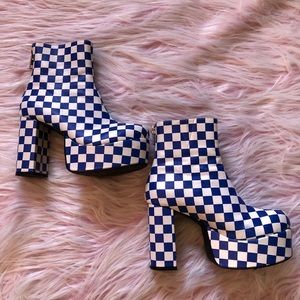 Current mood checkered platforms